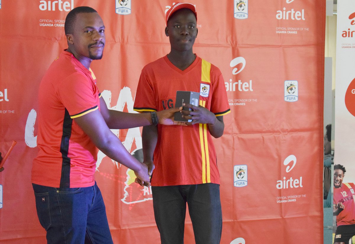 Jude_Mugabi's tweet photo. Looking back to when @Airtel_Ug gave people phones in Friday mornings like these #TulumbeAfcon https://t.co/H91RE92Dzg
