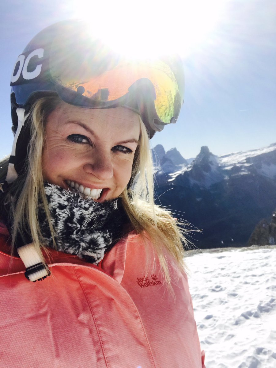 ChemmySki's tweet photo. Feeling Friday Fabulous. 1st ski for 3 months &amp; am ❤️ing it! Filming for #skisunday #cortina @jackwolfskin https://t.co/xAOX7CG3nn