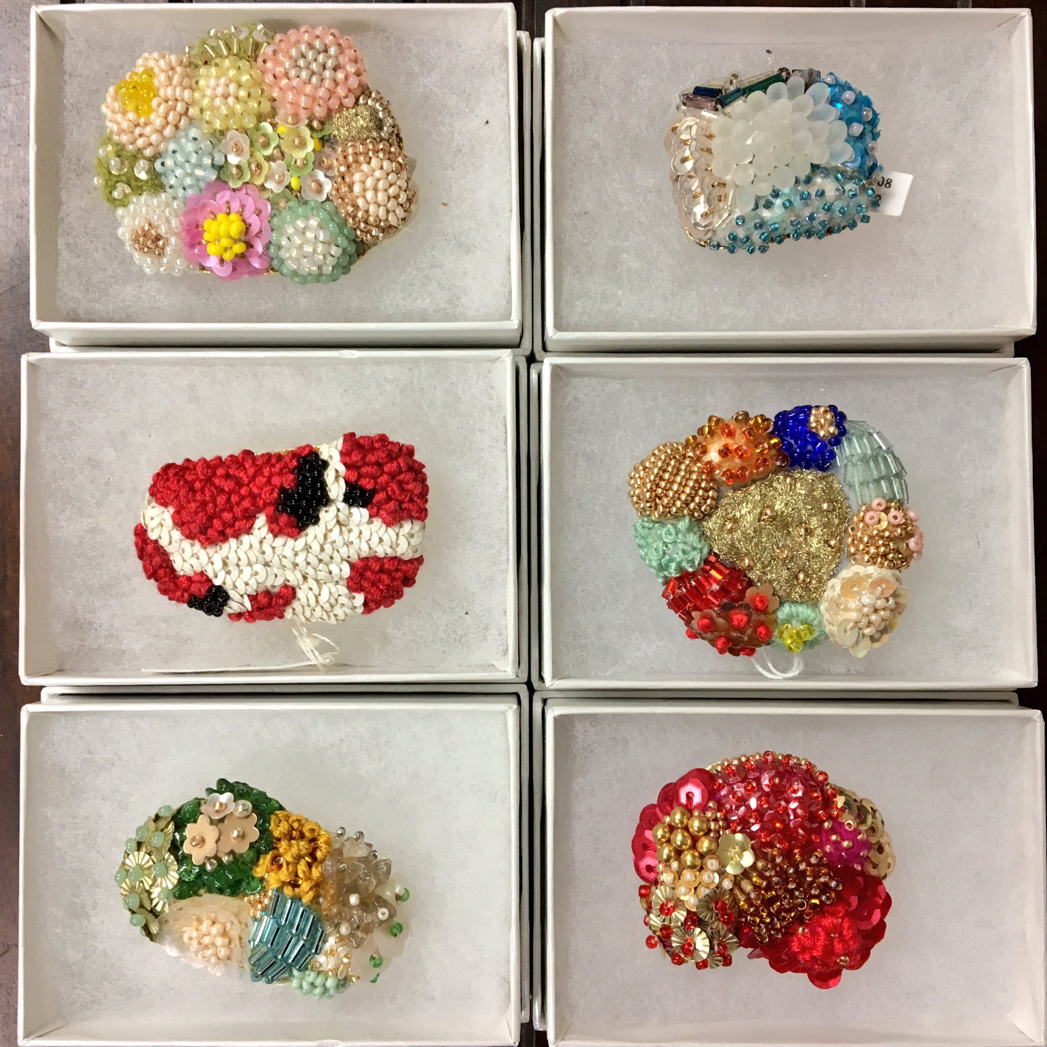 キモノ葉月 大塚 人気の Iyao デザインさんのビーズ刺繍帯留め 可愛い新作も仲間入りしてます キモノ葉月 帯留め T Co 1zfnxbwpyo Twitter