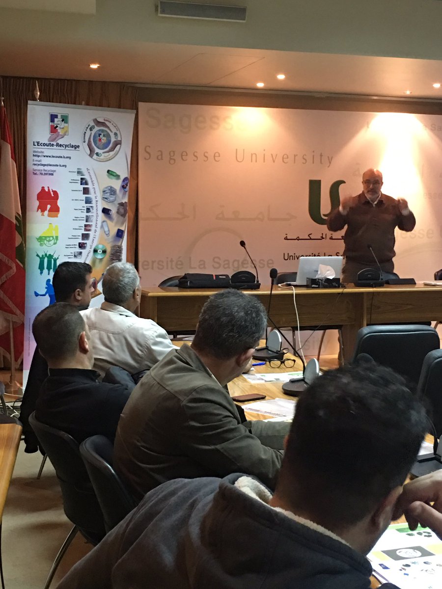 ain_saadeh's tweet photo. #live #مباشر @ULS_University Session by #lecoute on #recycling & #upcycling to environmental committee of #AinSaadeh & furnelchebak. #UNICEF https://t.co/jgHU3jnIU9