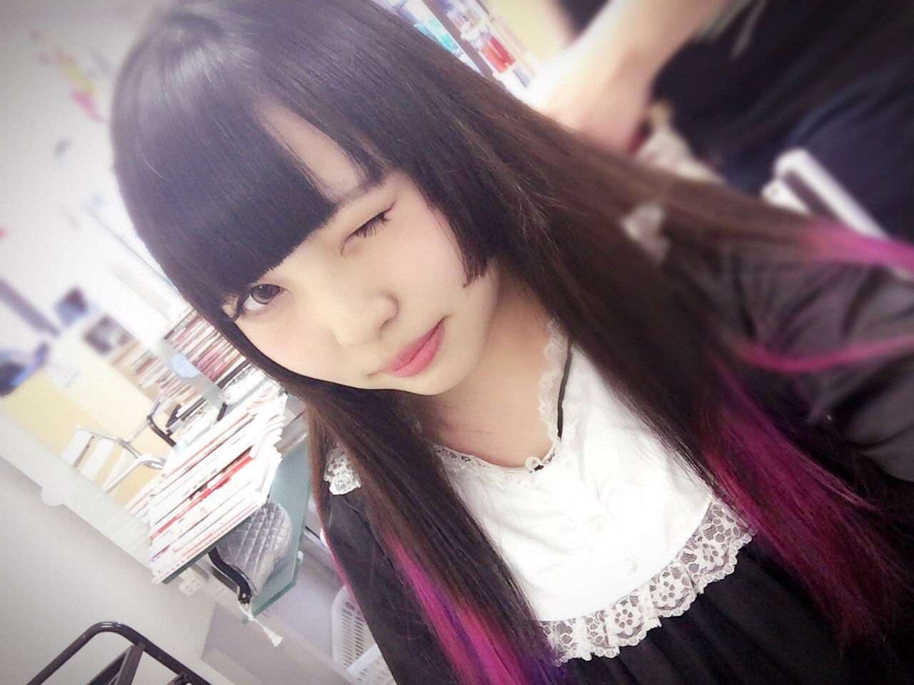 ストロベリーロックス 赤羽カラー専門店 本日のヘアカラー インナーカラーからイメチェンしてグラデーションカラーに 毛先にパープルとピンクをランダムに入れて最強に可愛い髪色に 可愛いお客さんにぴったりな色でヘアアレンジもやりがいあるね ストロベリーロックス 赤羽カラー専門店 本日のヘアカラー インナーカラーからイメチェンしてグラデーションカラーに 毛先にパープルとピンクをランダムに入れて最強に可愛い髪色に 可愛いお客さんにぴったりな色でヘアアレンジもやりがいあるね