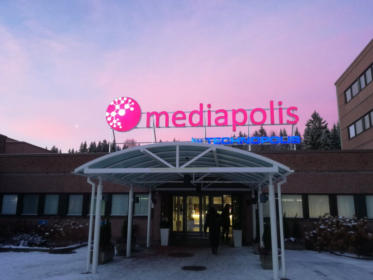 KirsiMM's tweet photo. @KatiTLahtinen Viime viikolla astelin näin söpösti sävytettyyn työpaikkaan. #pinkonpink #mediapolistre #Tampere https://t.co/hMPy2zmgzX