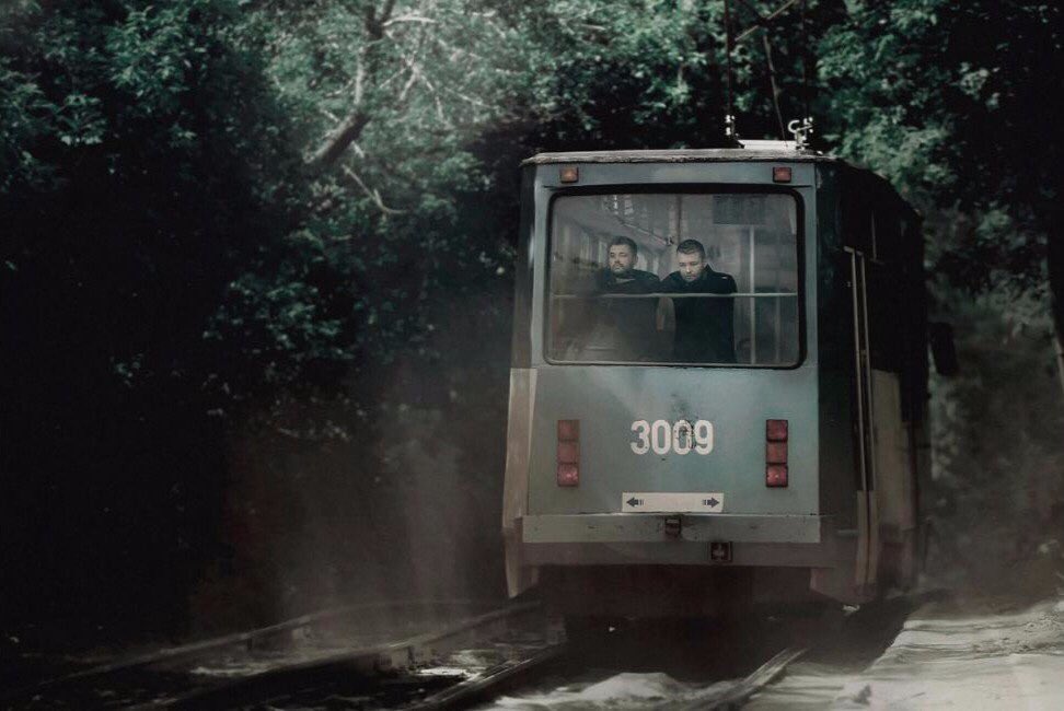 Было дело - Жукова возил. И я ещё езжу, и он ещё поёт - удивительная страна.