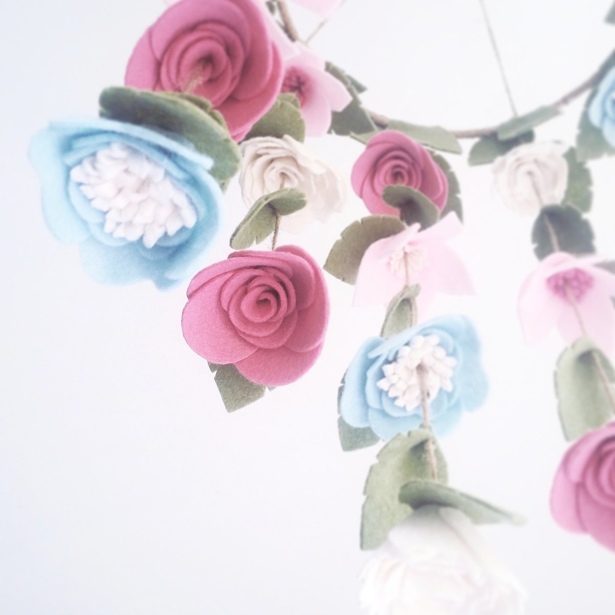 ohemgeenz's tweet photo. A touch of blue. #chandelier #nursery #mobile #kidsinteriors #kidsdecor #shabbychic #bespoke #customdesign https://t.co/OiieI1tcKc