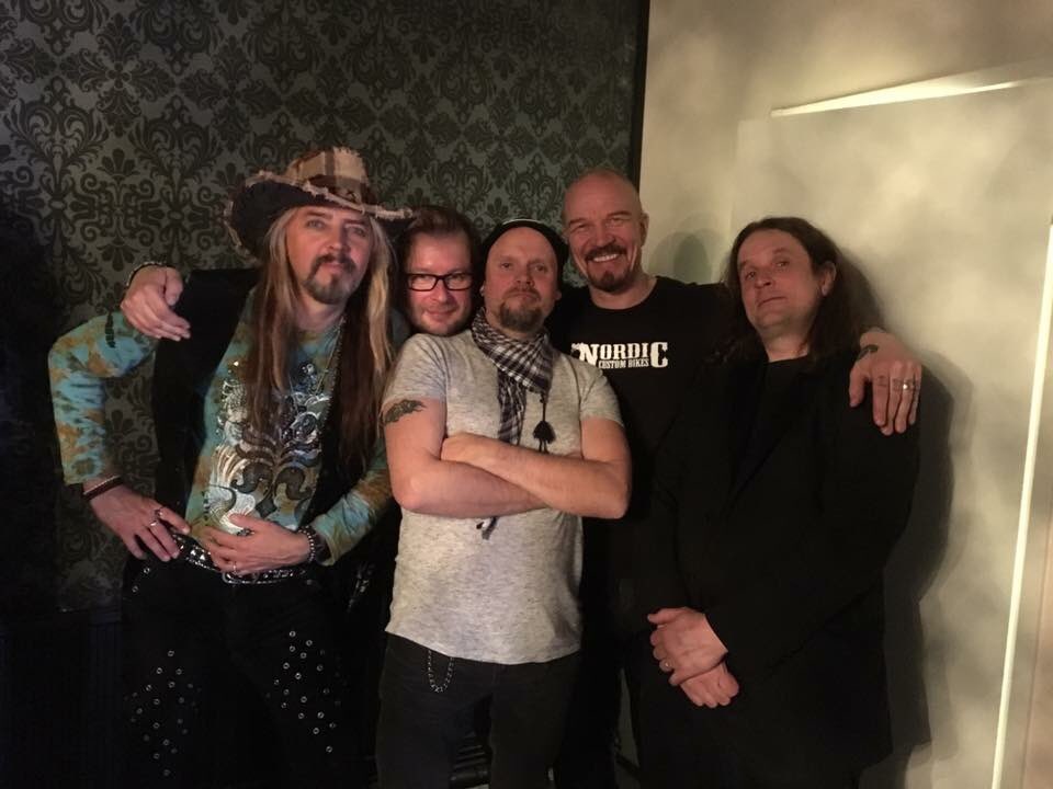 jaylewisgang's tweet photo. Huikee ilta! Kiitos Veeti! Kiitos yleisö! 😎😎😎😎 https://t.co/x1U80N1fvz