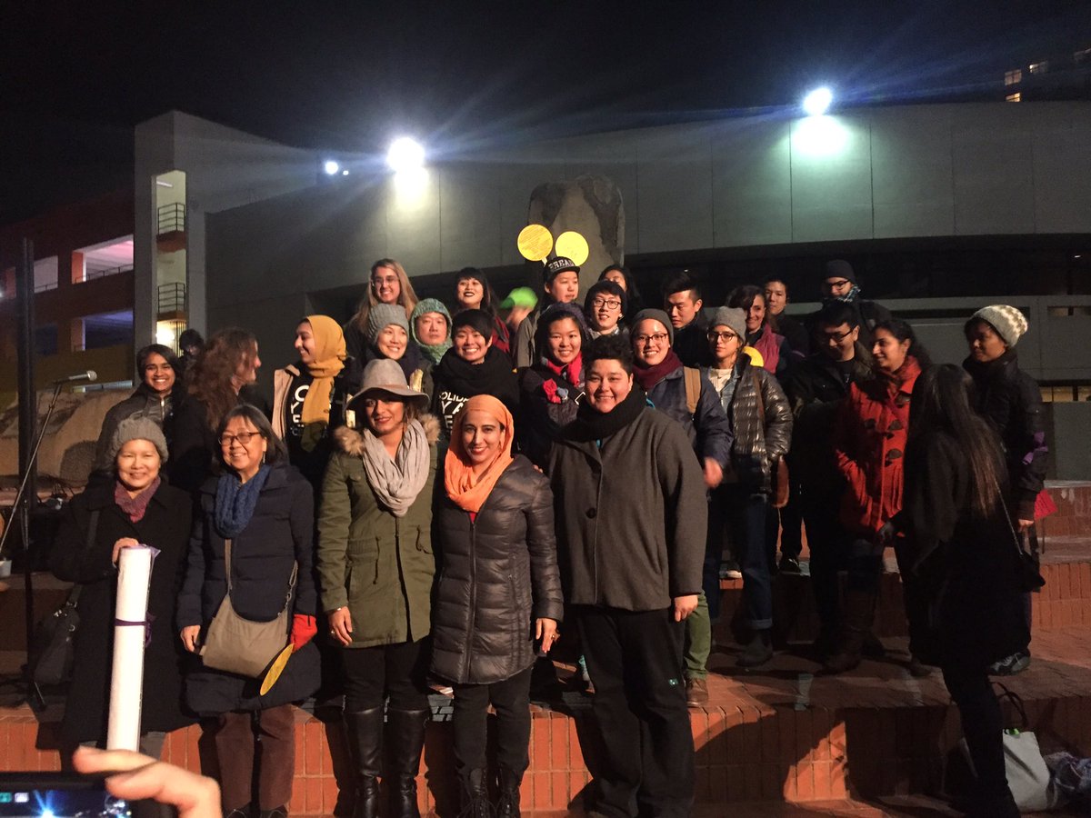 MattMcGorry's tweet photo. Great turnout at #VigilantLove rally, a show of support for our Muslim and immigrant fam ✊🏼✊🏼✊🏼@kendrick38 https://t.co/FHZSOdyFC9