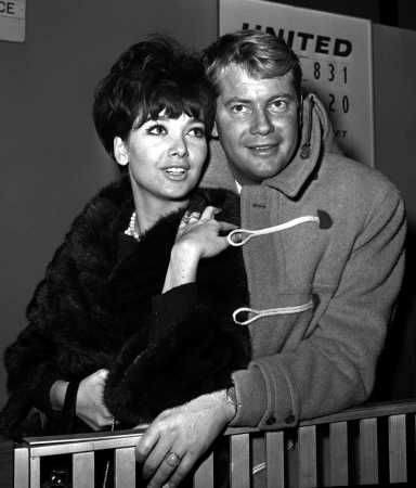 Happy birthday, Troy Donahue (January 27, 1936 - September 2, 2001).

Here with his first wife, Suzanne Pleshette. 