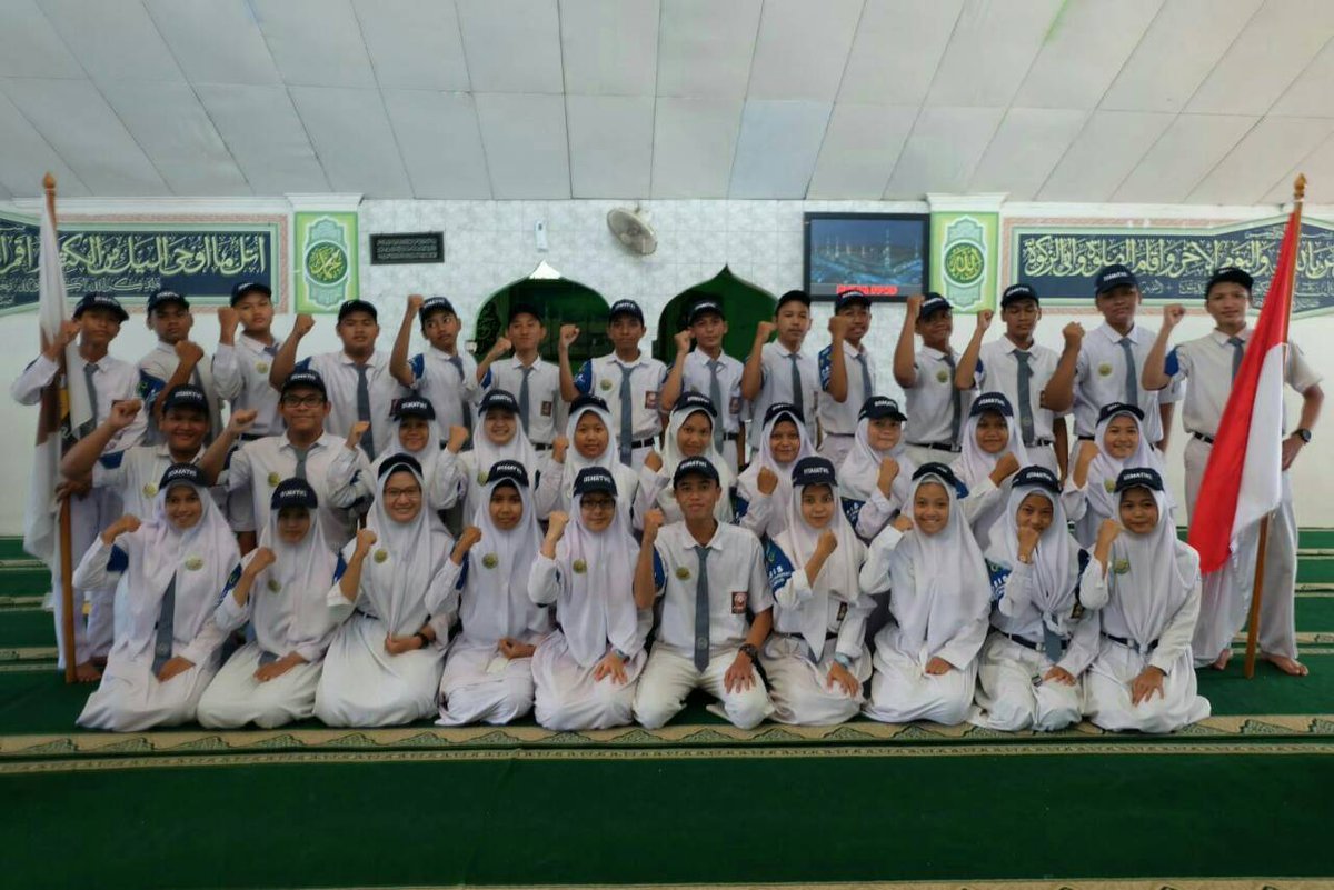 OSMATH1's tweet photo. Semua pengurus osis periode 2016/2017 yang penuh semangat dan kebersamaan nya tinggi https://t.co/pHPBOJTK2O