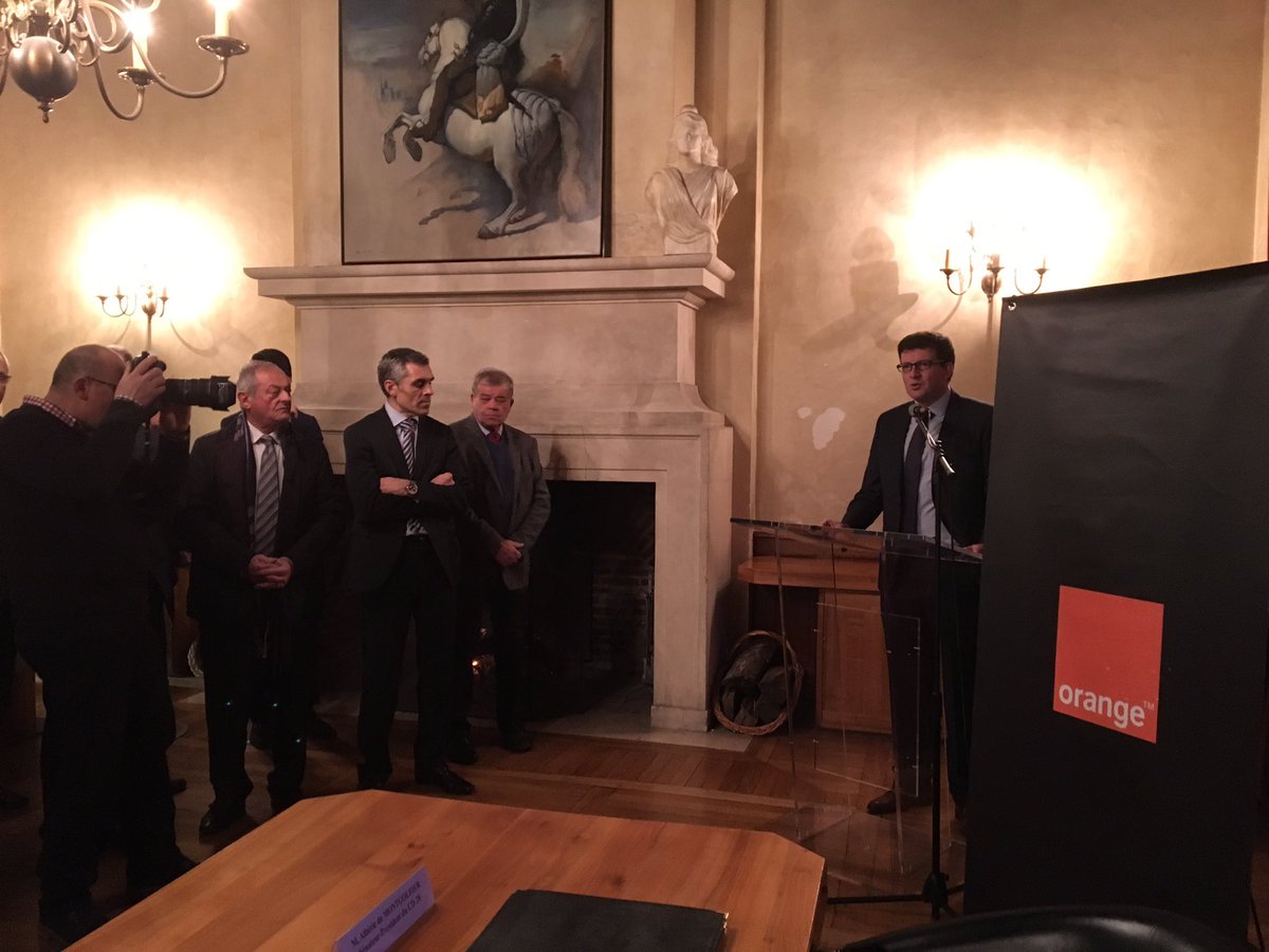 .<a href="/emmanuelrochas/">Emmanuel Rochas</a> annonce l'accélération du déploiement de la #fibre sur 30 communes de l'agglomération #Chartres #Orange <a href="/jpgorges/">Jean-Pierre GORGES</a> #FTTH