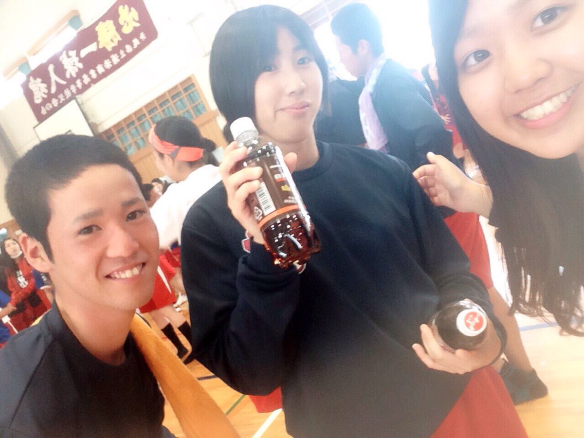 m91016's tweet photo. 最近こいつらと
電話して２人とも元気そうで
よかつた😊🤘🏼
#三年間
#同じクラス
#仲良いじらー https://t.co/SgOf59VYtM