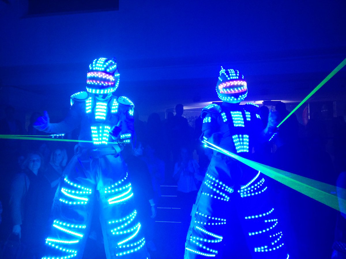 IAmMarijke's tweet photo. Robots looking flashy #Mmediamarketing #meritawards https://t.co/QlgLPEi0IK