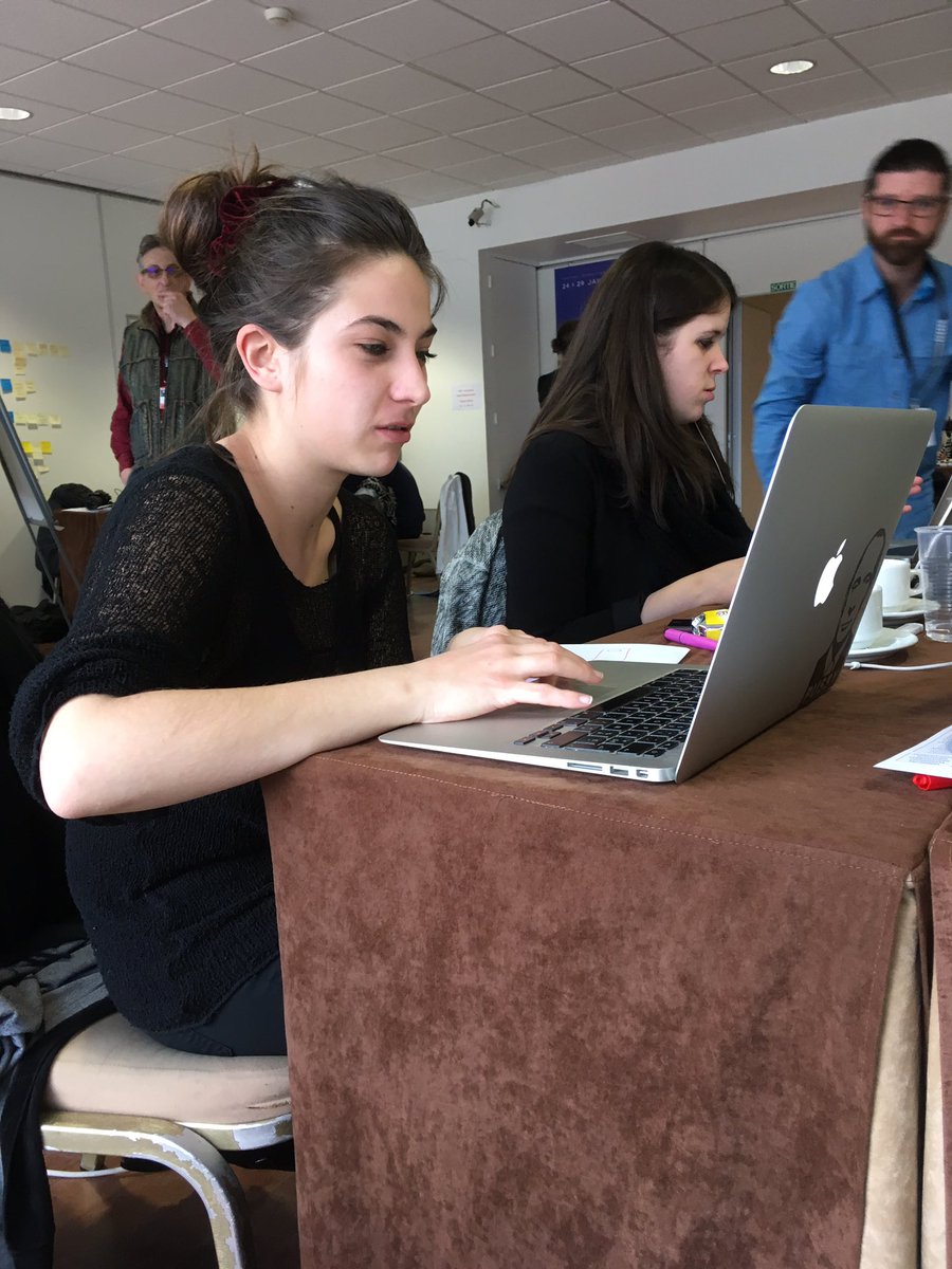 mastercpnm2017's tweet photo. Dernière ligne droite pour nos hackathoniens préférés #fipa2017  #SHF17 https://t.co/JbRVkyAMXV