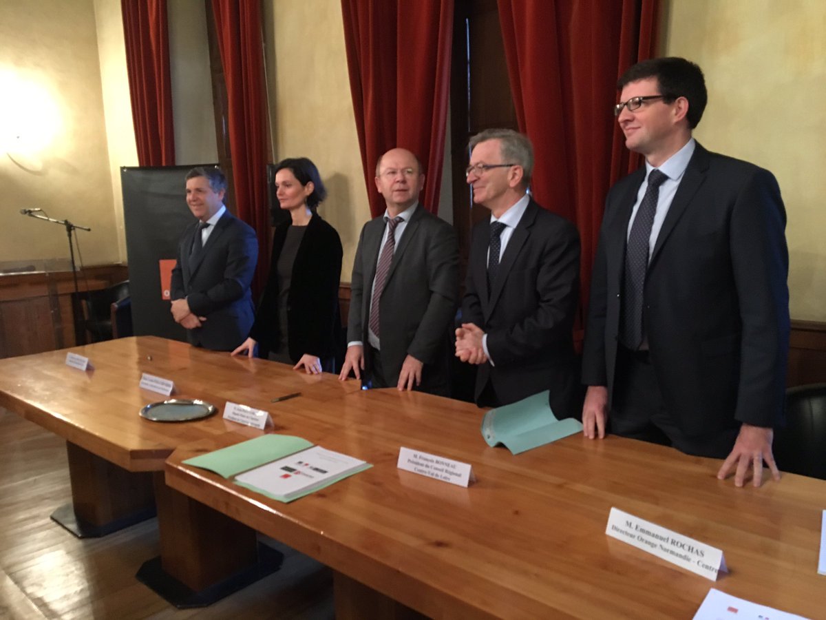 Signature convention #fibre <a href="/jpgorges/">Jean-Pierre GORGES</a> <a href="/fbonneau/">François Bonneau</a> <a href="/emmanuelrochas/">Emmanuel Rochas</a> #albericdemontgolfier #carolepuigchevrier #orange <a href="/c_chartres/">C'est Chartres</a> <a href="/RCValdeLoire/">Région Centre-Val de Loire</a>