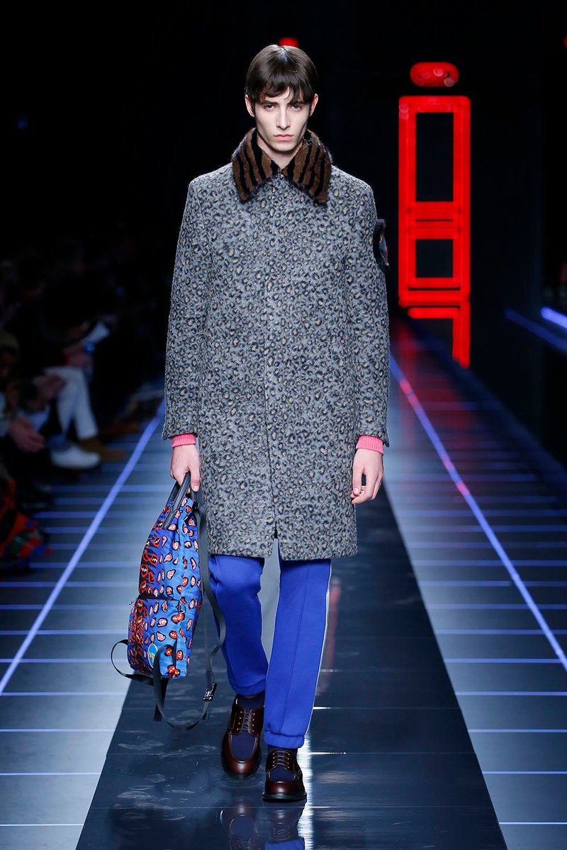The Fashion Post ザ ファッションポスト V Twitter 柄好き 原色好きに朗報 フェンディの秋冬メンズは 目にも鮮やかなテクノカラーにスポーツウェアディティールがマッシュアップされたプレイフルなアイテム満載です T Co Ahhjbl4zik Fendi Japan