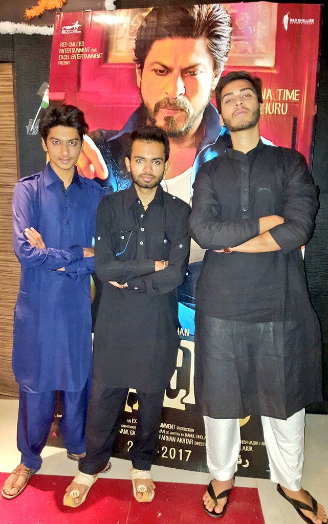 SSThakkar96's tweet photo. 🎉@iamsrk Sir ,you rocked each &amp; every scene in @RaeesTheFilm CLASSIC😎 Now our generation has our very own Sholay!😍😘 https://t.co/nTscLxfACg