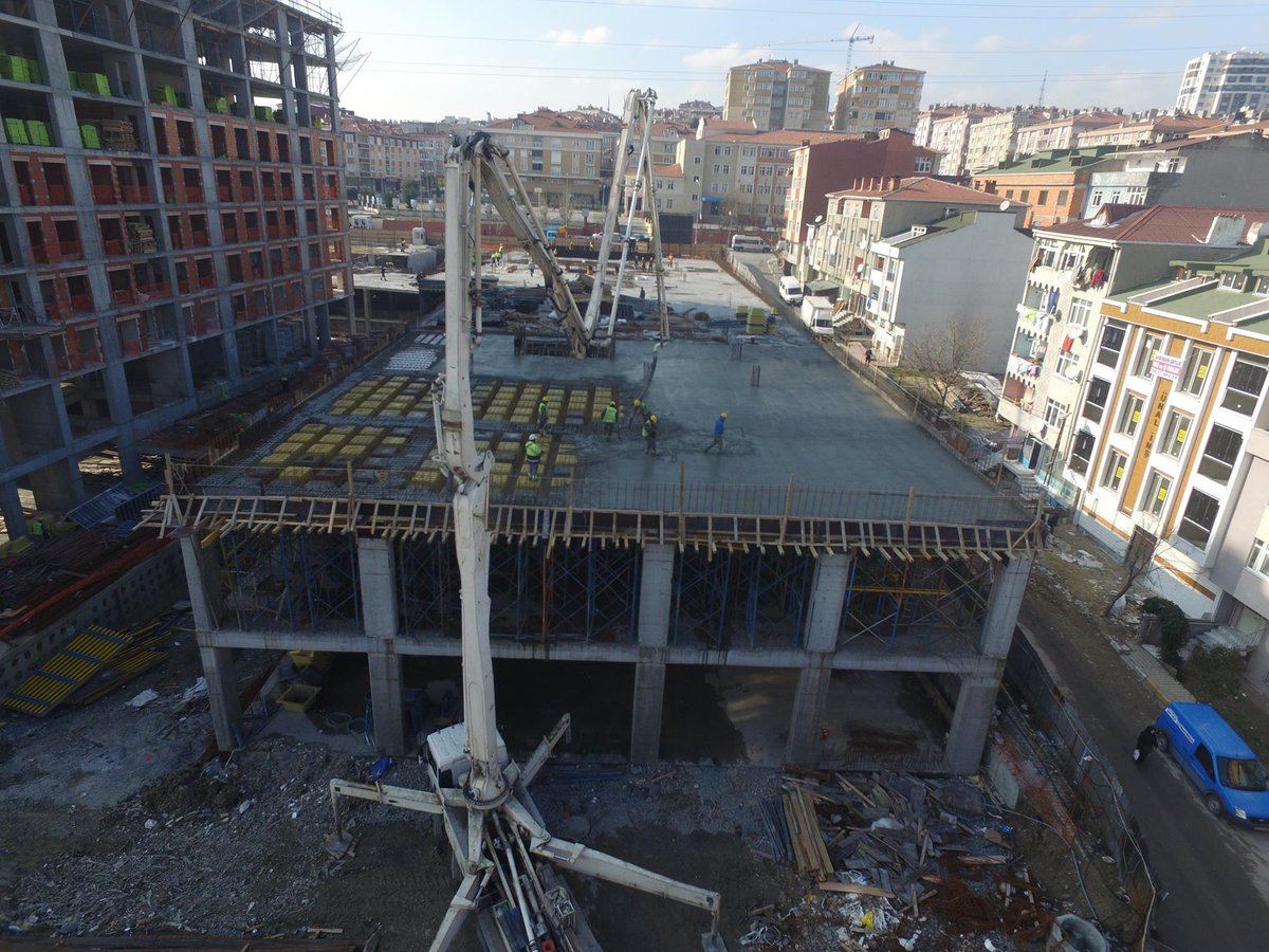 Halkalı Kapalı Pazar Yeri ve Yeraltı Otoparkı inşaatı devam ediyor. Küçükçekmece'yi seviyoruz, Küçükçekmece'ye hizmet ediyoruz.