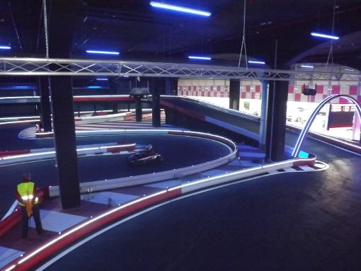 asofrio's tweet photo. El mayor karting indoor de Europa lleva el sello del @GrupoFulton. https://t.co/DIPrCerhL5 https://t.co/3RkHFIks6b