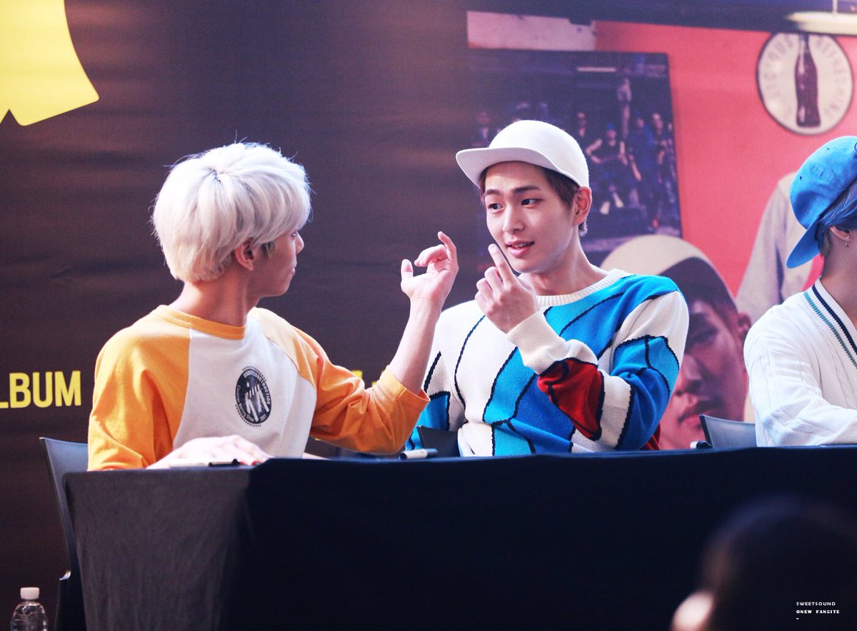 pics_onew's tweet photo. #SHINee #onew #onjong #hyunew #jonghyun https://t.co/uk459aZqLb