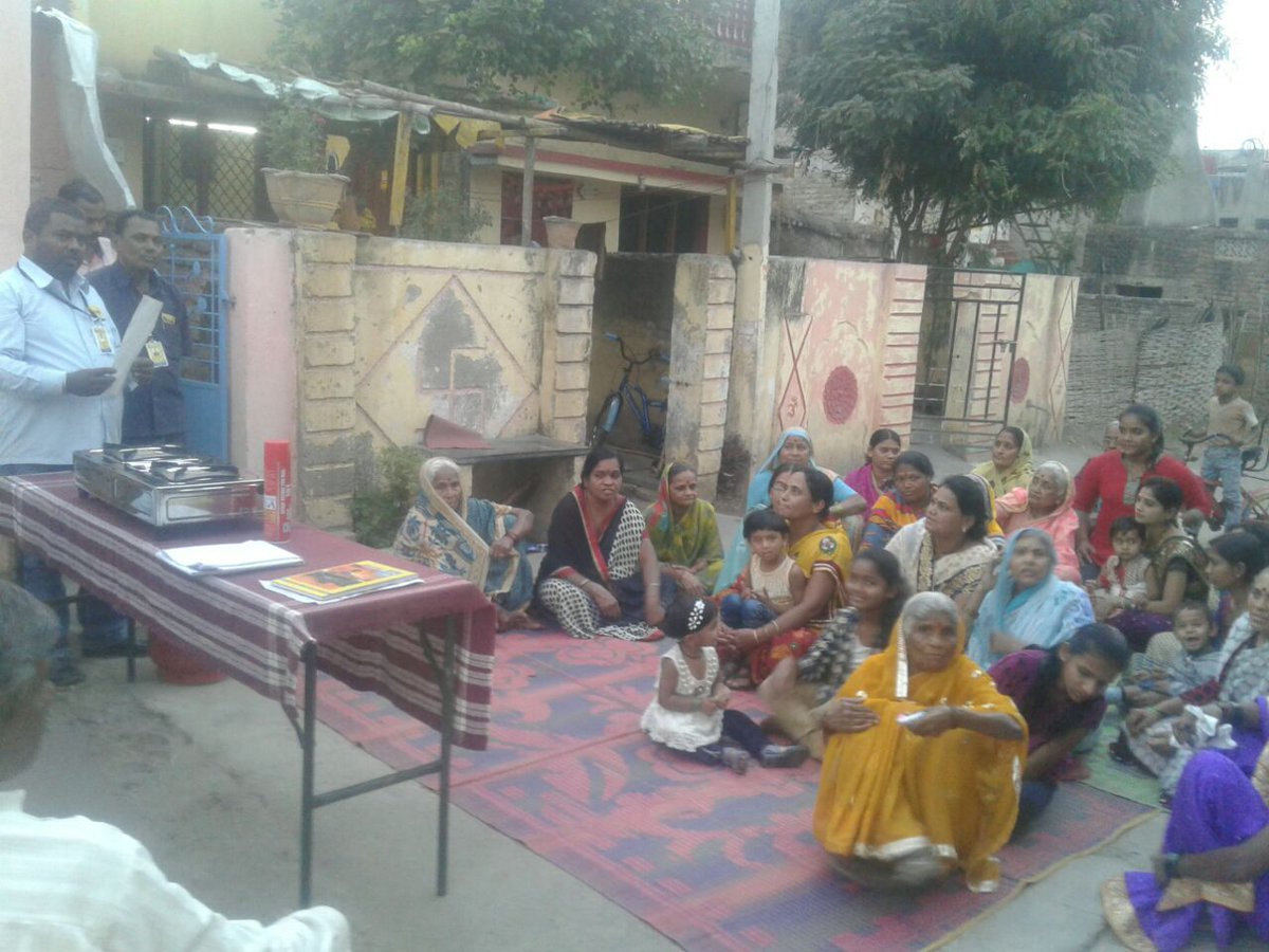 sumitbpcl's tweet photo. #SAKSHAM 17#SAFETY CLINIC BY M/S ARVIND GAS AT SHIVAJI NAGAR,SHEGAO @ajaykumar4258 @vijaytilak1 @Sureshnair_BPCL https://t.co/yvCsVFhKpo