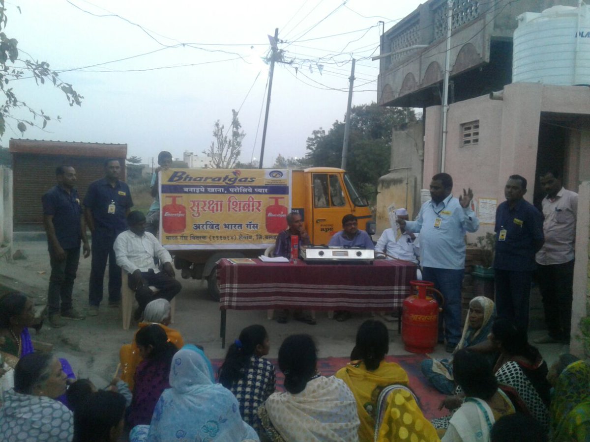 sumitbpcl's tweet photo. #SAKSHAM 17#SAFETY CLINIC BY M/S ARVIND GAS AT SHIVAJI NAGAR,SHEGAO @ajaykumar4258 @vijaytilak1 @Sureshnair_BPCL https://t.co/yvCsVFhKpo