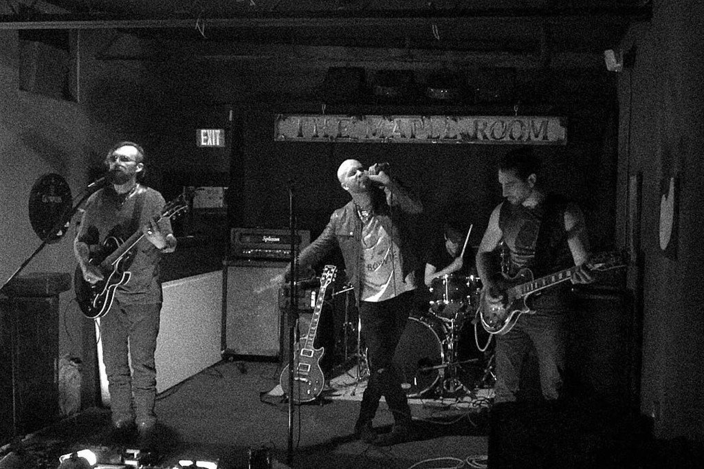 DaysOfHeavenMus's tweet photo. Rocked out The Maple Room in Slidell, LA!
#slidell #louisiana #themapleroom #rock #rockba… https://t.co/Quawxd0Kio https://t.co/Y38rXD1JVc