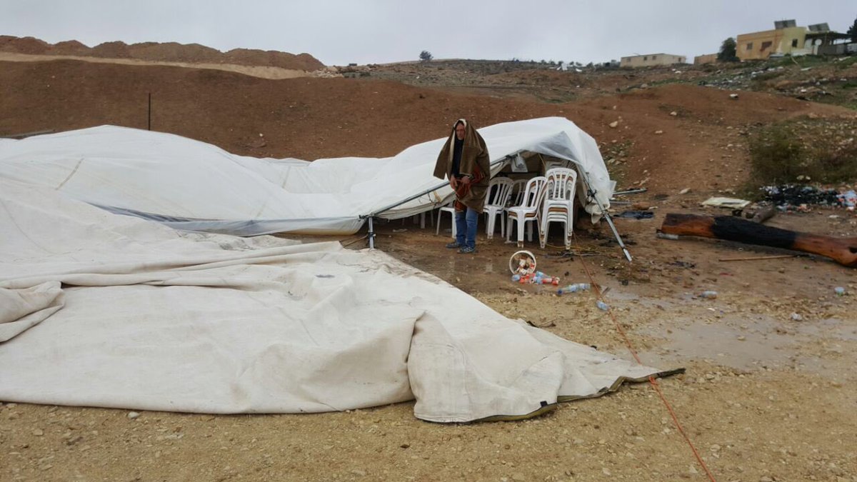 bghattas's tweet photo. מישהוא מהאחראים על פשע הריסת הבתים חושב על גורל עשרות המשפחות ובמיוחד הילדים באום אלחיראן אשר וגם הסופה העיפה והרסה הלילה את האוהלים שהקימו https://t.co/ap7WvkFa47