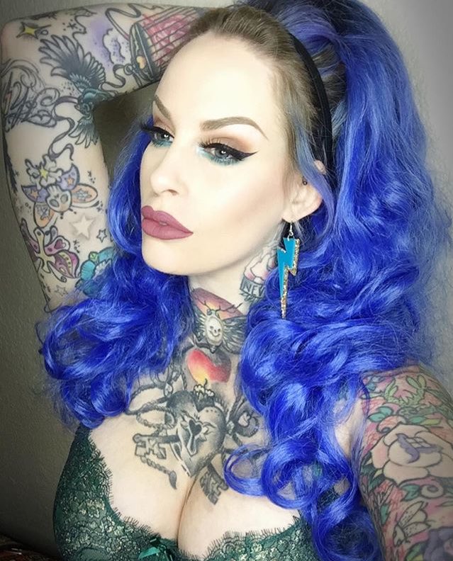 SkullyBunting's tweet photo. Amazing shot of @kandyisbadass with her gorgeous blue hair and lightning bolt earrings (that you can get in my etsy shop by the way) #kandyk https://t.co/9Z1QSps1vv