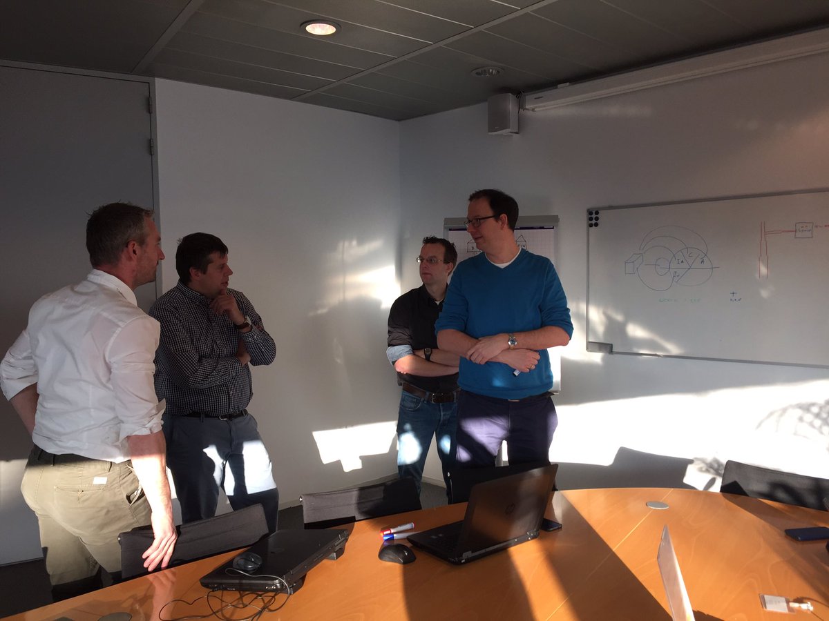 Goeie discussie bij voorbeeld IFC FM-BIM #BIMBasisILS op Schiphol @bimloket