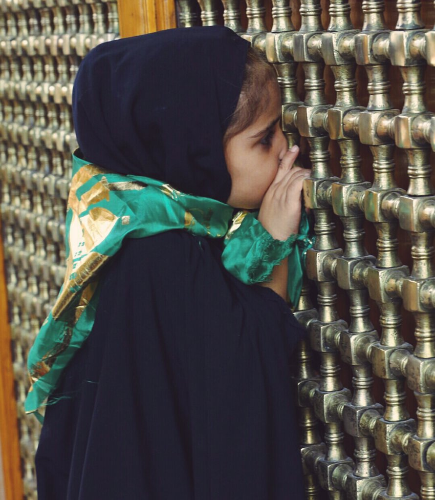 ❞
إذا لم تستطع منافسة الصالحين
في أعمالهم،
فنافس المذنبيـن في استغفارهم
🌹

(أستغفـر الله ربي وأتوب أليـه)