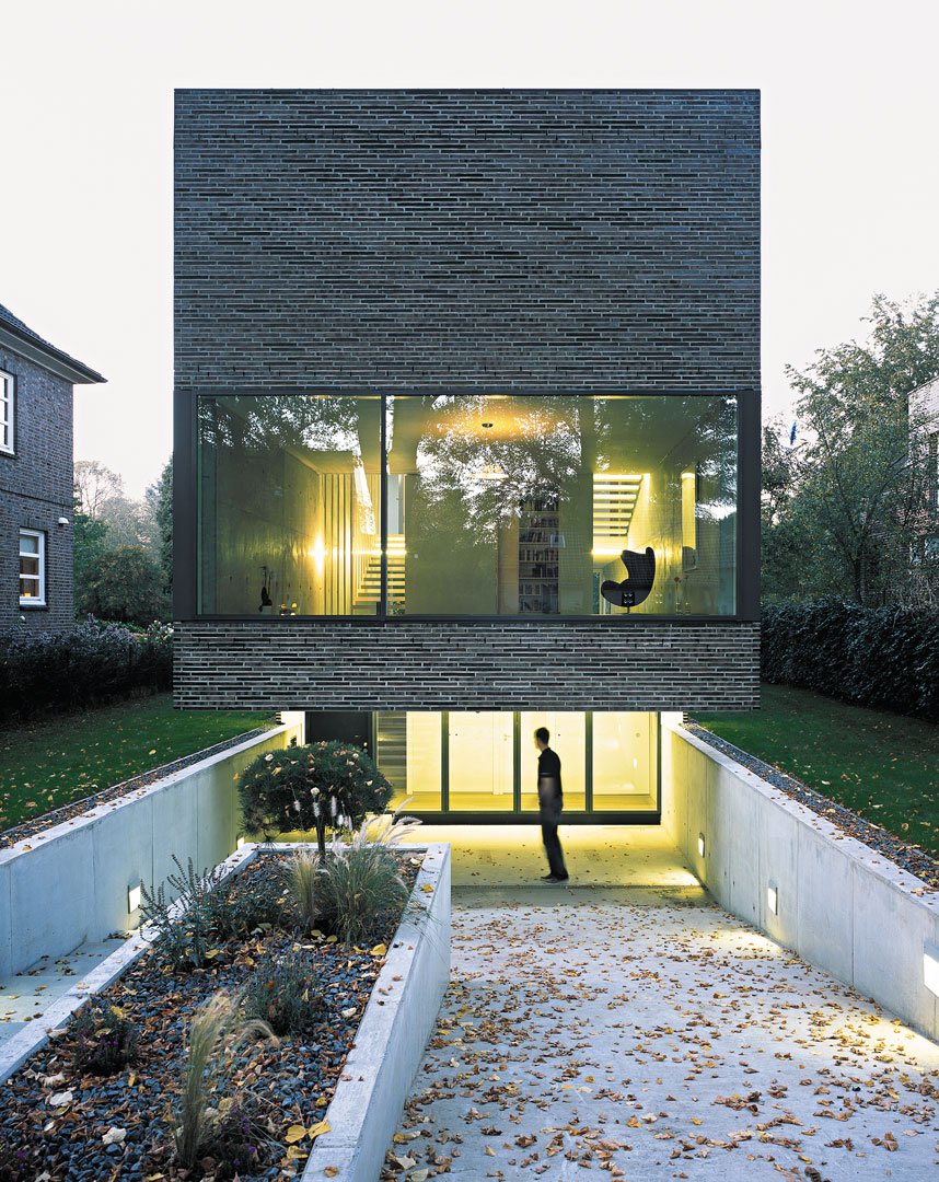 Split-Level-Häuser wie dieses von LA'KET Architekten in Hamburg sind cool – Vorausgesetzt man mag Treppensteigen!bit.ly/2kA9GnC