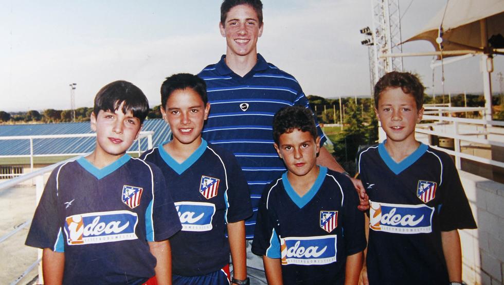 15 años después, “historia de una foto” ow.ly/x55M308p8Em #AtléticodeMadrid #Atleti #cantera <a href="/mahou_es/">Mahou</a> <a href="/Atleti/">Atlético de Madrid</a>