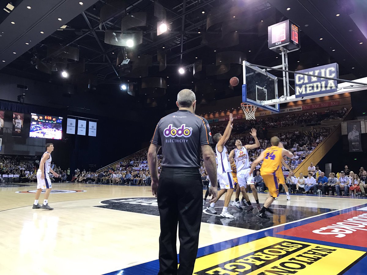 JacquiReed_'s tweet photo. Courtside at #NBL17 Does't get much better! #BulletsAreBack https://t.co/qCo31AJtMZ