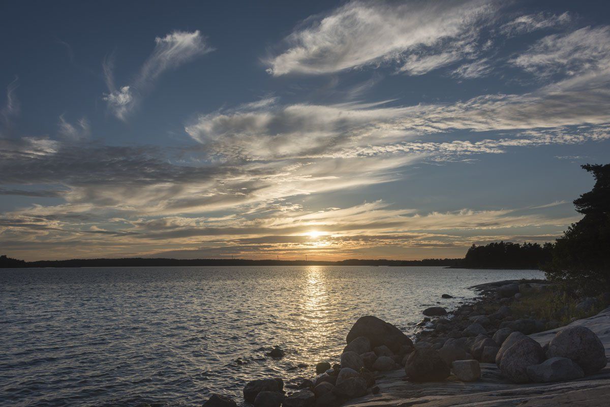MargheNick's tweet photo. Kasnas, home to the best sunsets in the #FinnishArchipelago https://t.co/iXdmrnmaU5 
@visitkimitoon @visitturku https://t.co/tWLGvGxYal