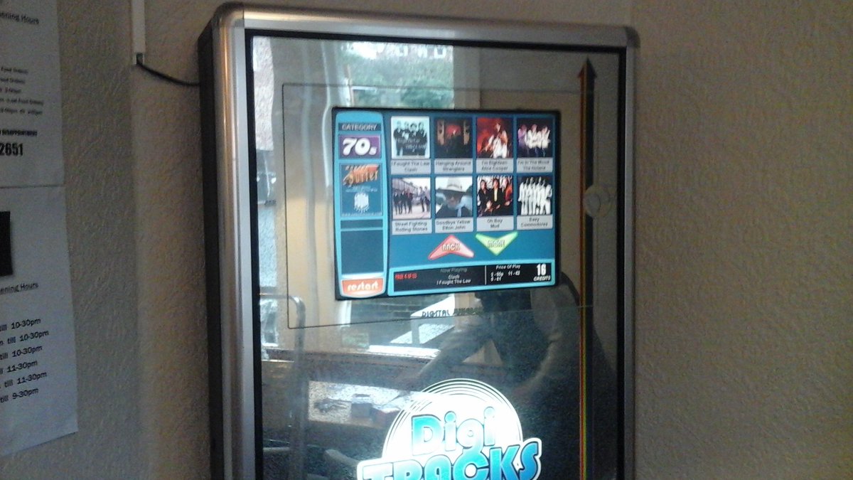 crows_inn's tweet image. Why not pop in for a drink and check out our new jukebox #FridayFeeling