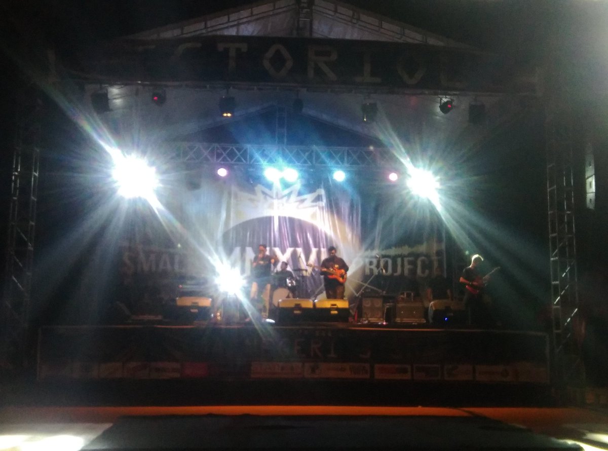 PAKU PICIK ON STAGE!! jangan lupa bsk datang ke HUT SMALA VICTORIOUS!!  Karna bsk ada banyak keseruan!!  #SmalaVictorious