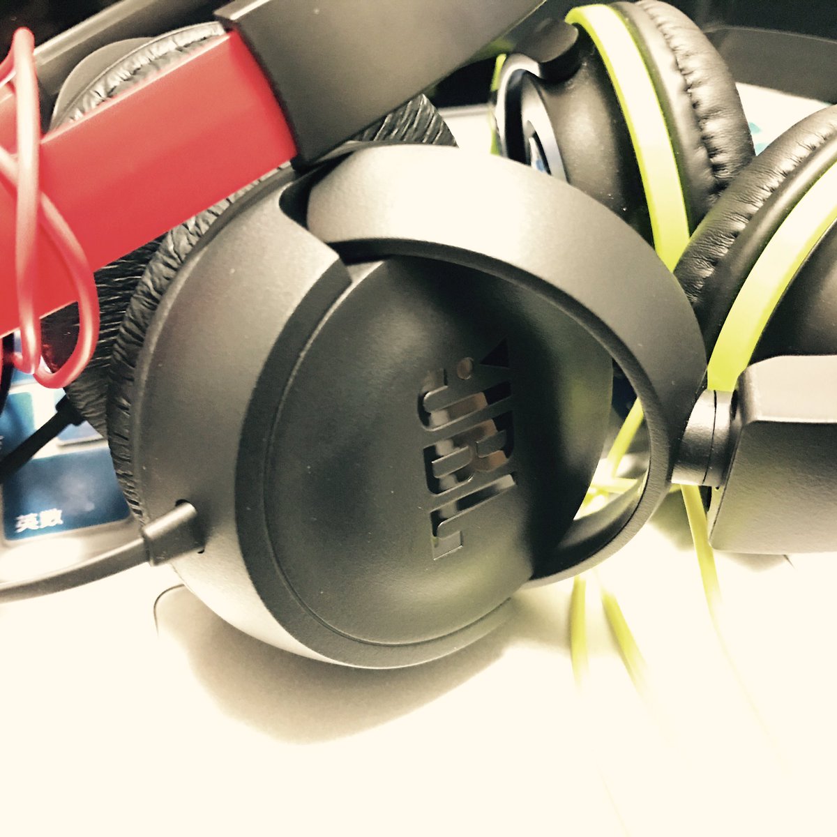 kentai_life's tweet photo. JBL T450お迎えしました。高級機とは真逆ですがしっかりJBLの成分が含まれててクリアな音を鳴らしてくれます。側圧は強めですがヘッドホンをしてる感があるので私は好きです。 #JBL #T450 #eイヤホン #大須 #プラスチックが大好き https://t.co/myznLRk3TE