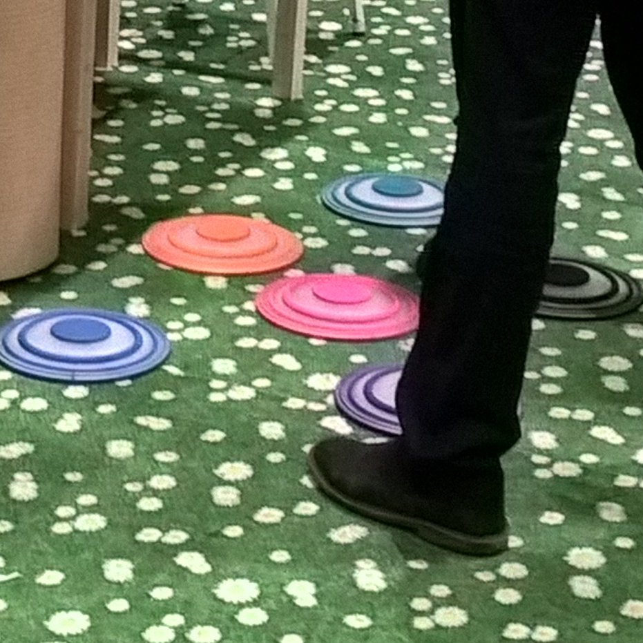TdeVul's tweet photo. #hopspots : learning with the foot #Bett2017 https://t.co/rjcNLTTGxQ https://t.co/DiUyRmyVA2