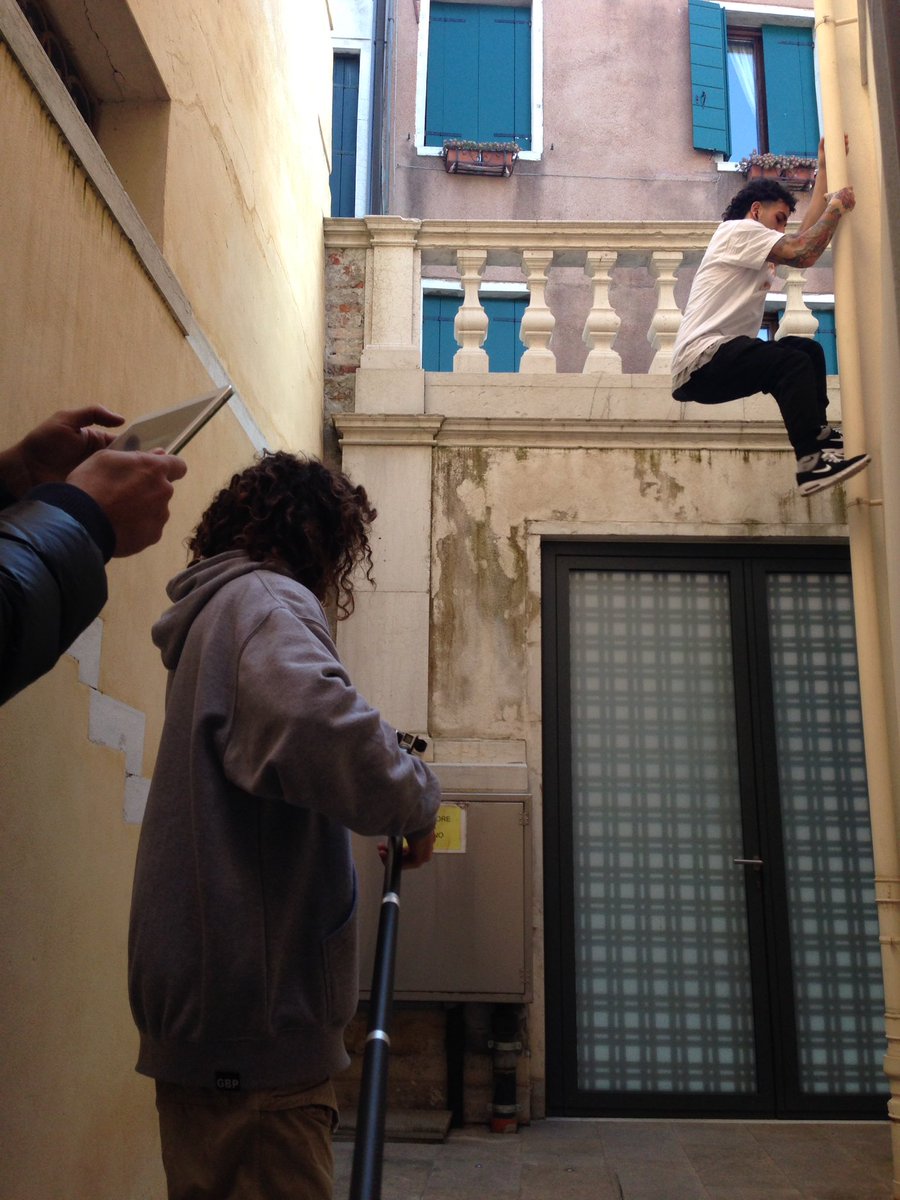 Antonio Bosso è arrivato. Vi aspettiamo alle 18 per #teenprintparty È quasi tutto pronto!