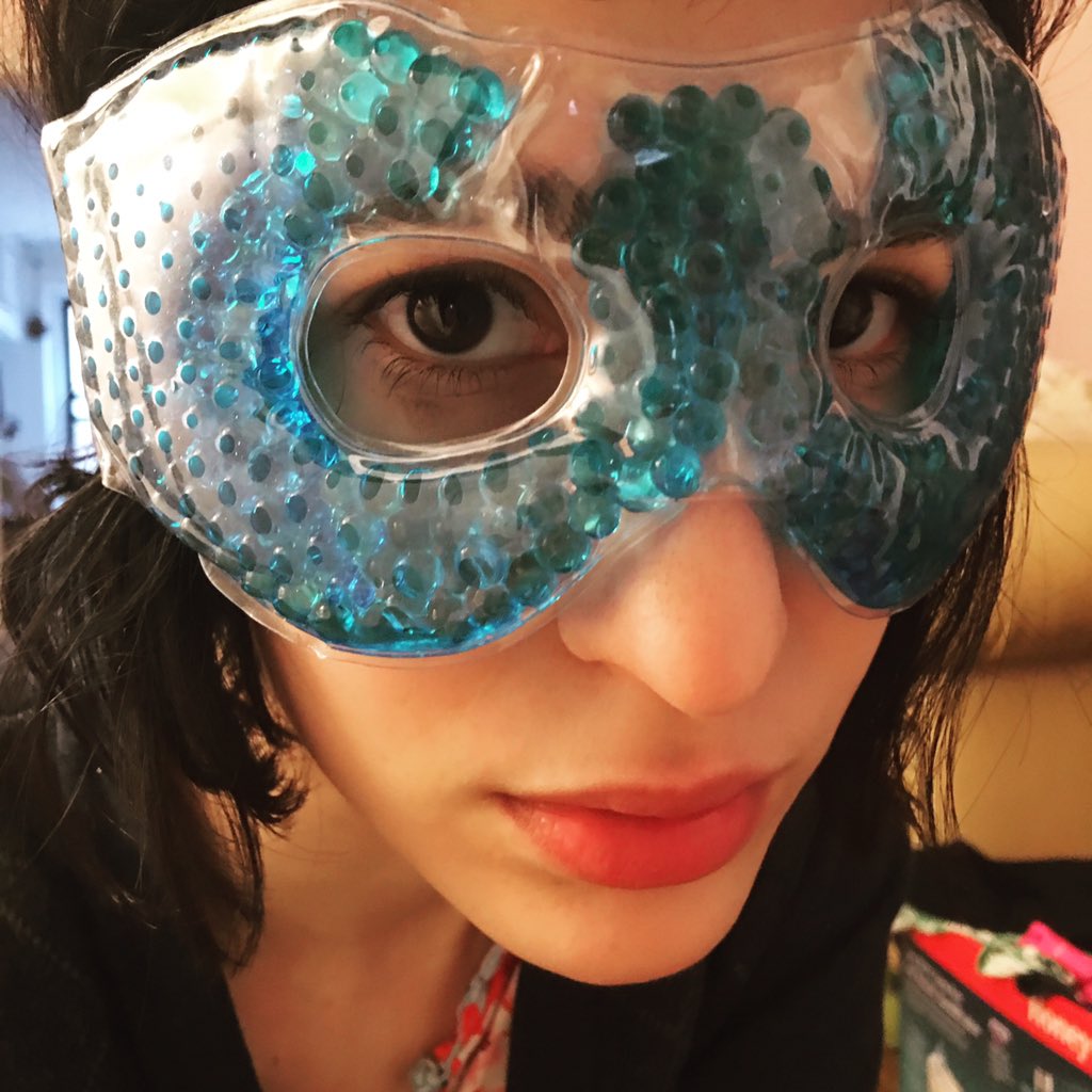 MiaDarrow's tweet photo. Fresh faced 7am https://t.co/x9uUIpWx6R