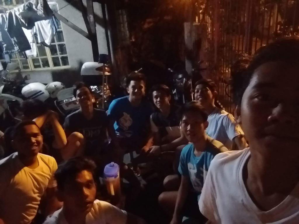 juphetskiiee's tweet photo. Chill night 🍻 #Teamarfarf https://t.co/mhwiP8KQPJ
