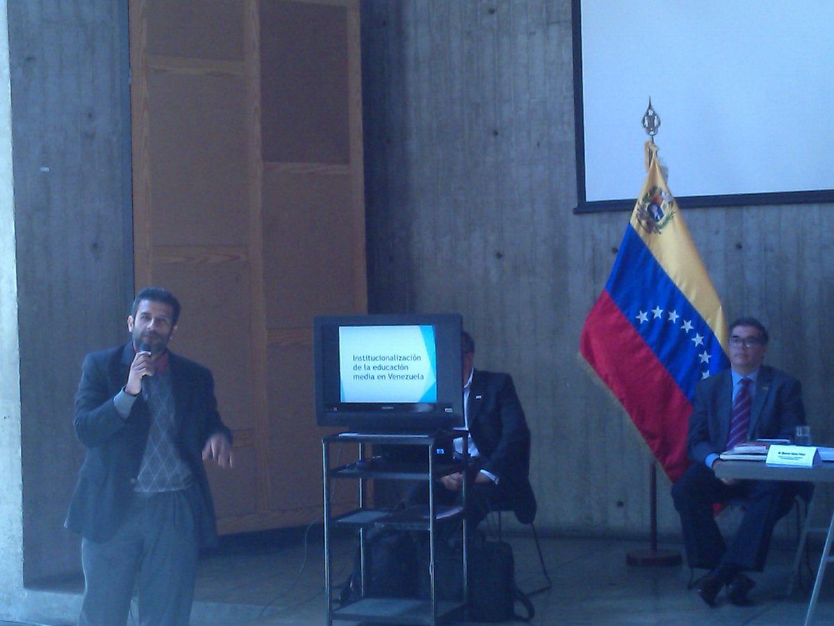 Dr. Ramón Uzcátegui "La escuela venezolana no nació en 1999 y el currículo no se creó en el año 2007"