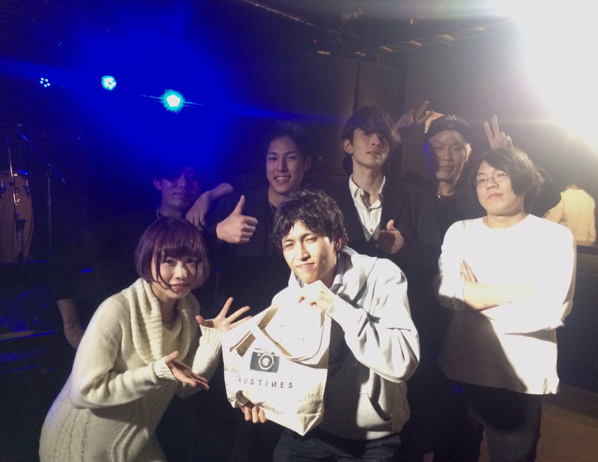 relaxbear273's tweet image. 今回もAUSTINESのライブはとてもよかでした！
パーカー手にしたの1番ノリ！
トートバッグもサイン入りゲット！
ただ、パーカーは見えてないという凡ミスしたので、別途あげることにします！
新曲も良かったです！今後も楽しみ！

#AUSTINES