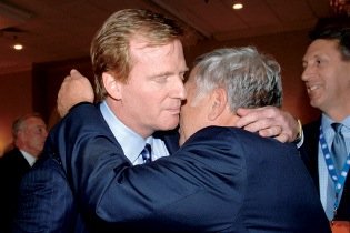 abouttheburgh's tweet photo. Happy Friday !! #FireGoodell
#FireGoodellFriday No way in hell im watching his rigged Superbowl https://t.co/cJ4PdHFmUA