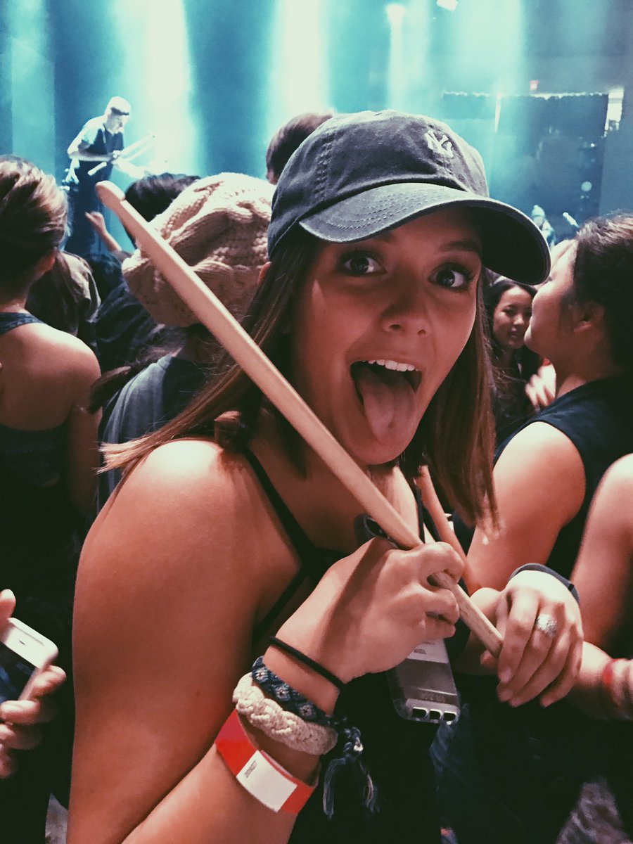 laurenfink14's tweet photo. Happy bday han I love you I hope 18 treats you well 🌹💗 https://t.co/eteo9Pi4uL