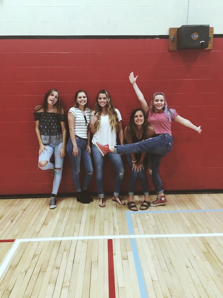 laurenfink14's tweet photo. Happy bday han I love you I hope 18 treats you well 🌹💗 https://t.co/eteo9Pi4uL