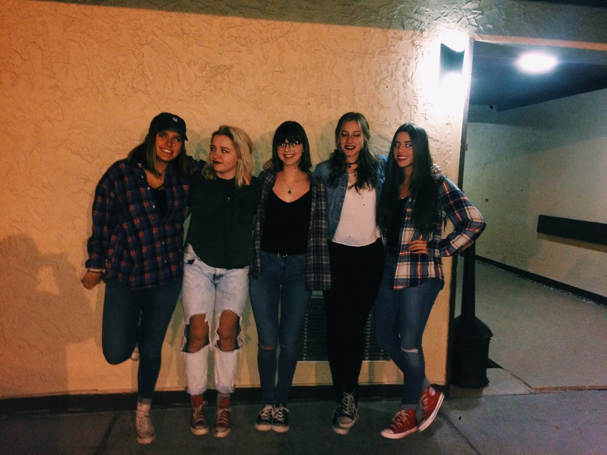 laurenfink14's tweet photo. Happy bday han I love you I hope 18 treats you well 🌹💗 https://t.co/eteo9Pi4uL