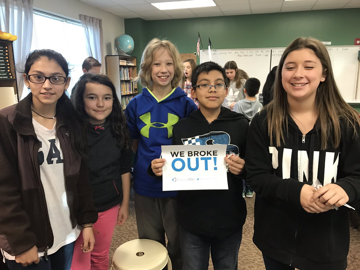 LuvTching's tweet photo. @ProsperRogersMS @RMS6Eagles winning team for first period #BreakoutSunday #breakoutedu https://t.co/N2djxVBWn0