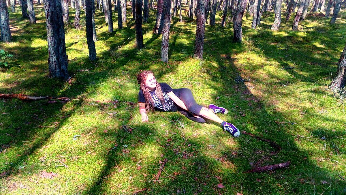 Hey_Luna_Lorey's tweet image. #dancingforest #dreadlocks #dreadgirl #moss #forest #forestwitch #dreadgirl #treerootshair #dreadloveandpeace #loveandpeace_page
