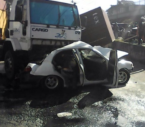 traficovv's tweet photo. vía @JulioFrancoVP:  Lamentablemente una persona fallecida en accidente de la Av. Pedro Ruso Ferrer  #LSTQ  #Miranda https://t.co/EYSsD319CN