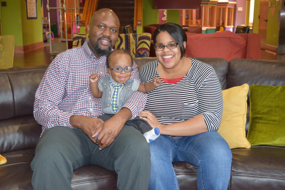 RMHGlobal's tweet photo. The smiles on RMHC families like this one give us that #FridayFeeling. 😊 #KeepingFamilliesClose https://t.co/lr2ceb1F63